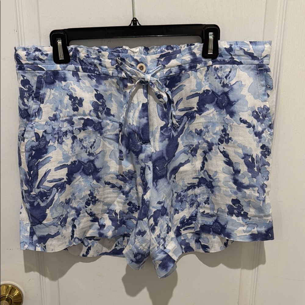 Tommy Bahama Blue and White Floral Linen shorts